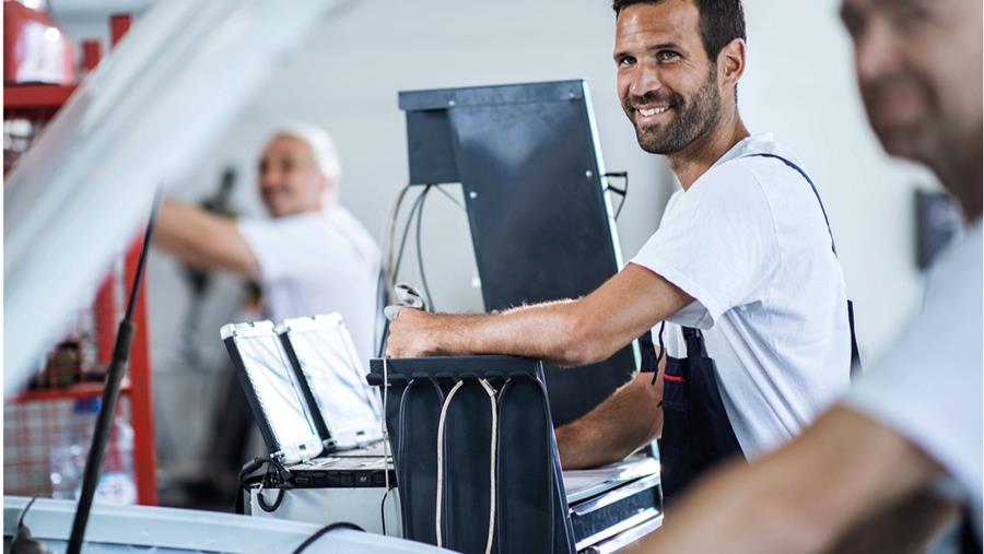 DONNER AUX ATELIERS LE POUVOIR D'ENTRETENIR L'AVENIR DE LA TECHNOLOGIE AUTOMOBILE