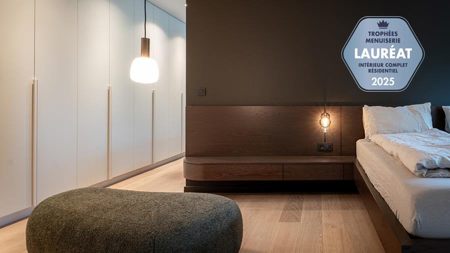 Courbes élégantes et finitions en placage