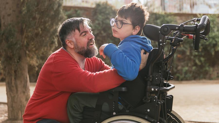 Aidants proches: 50 associations pour une suspension de la réforme du chômage