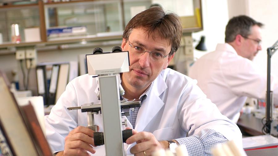 Herman Goossens: "Er wordt niet meer antibiotica voorgeschreven"