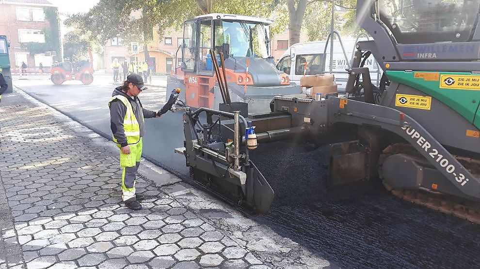 Stad Gent legt toplaag aan in innovatief asfalt 