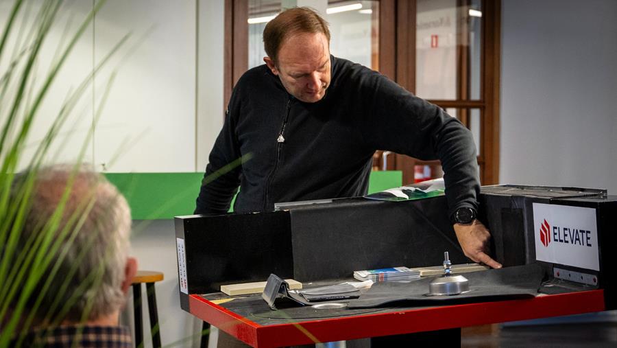 Materiaal alleen krijgt geen dak dicht
