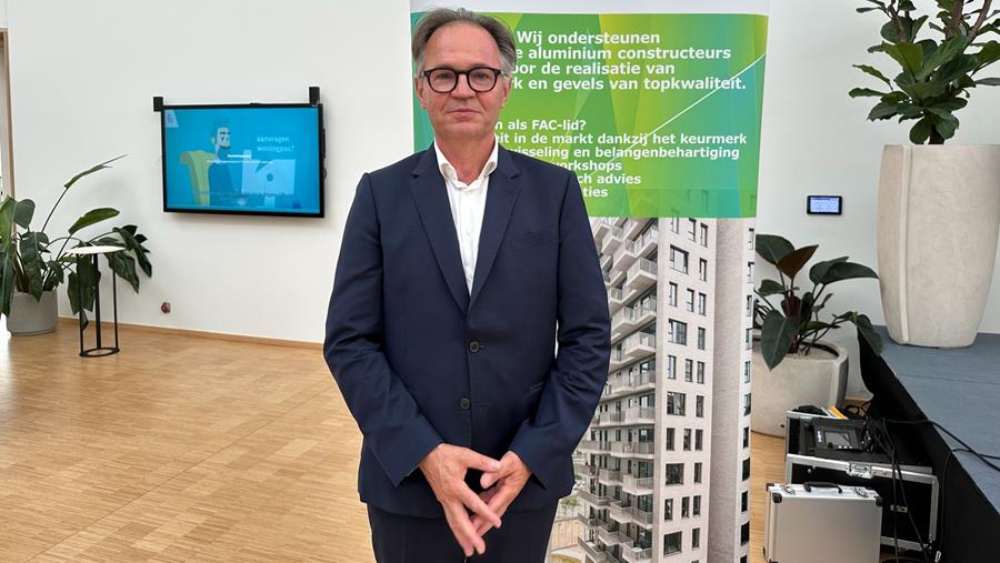 Hoe de glasindustrie haar CO2-uitstoot wil terugdringen