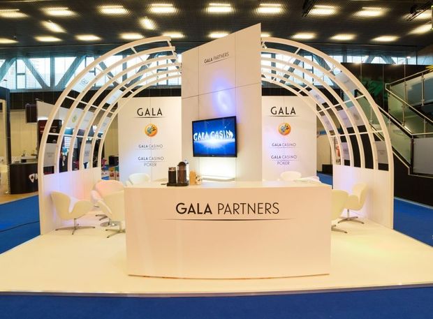 Een modulair standenbouwsysteem, dat echt onzichtbaar is en maximaal ruimte laat voor creatieve aankleding?