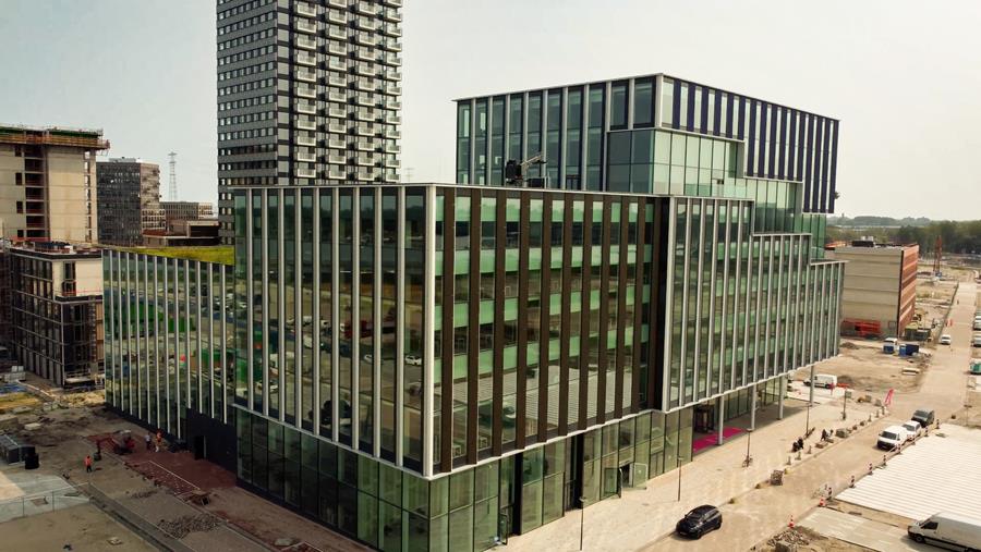 Vorsselmans nv: 1.068 panneaux solaires dans une façade en aluminium