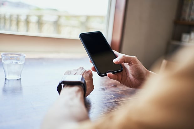 Un meilleur suivi des patients PR grâce aux bracelets connectés