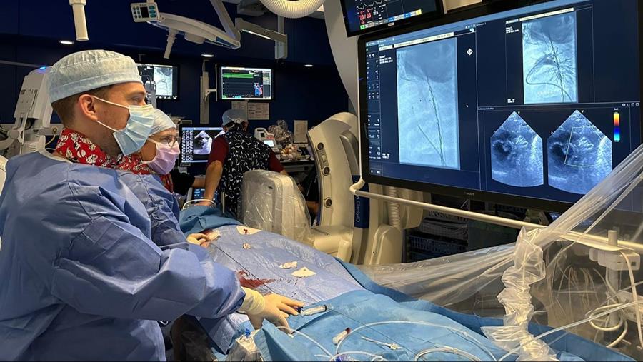 Opération rarissime aux Cliniques Saint-Luc : la fermeture par cathétérisme d’un canal artériel persistant chez des jumeaux prématurés