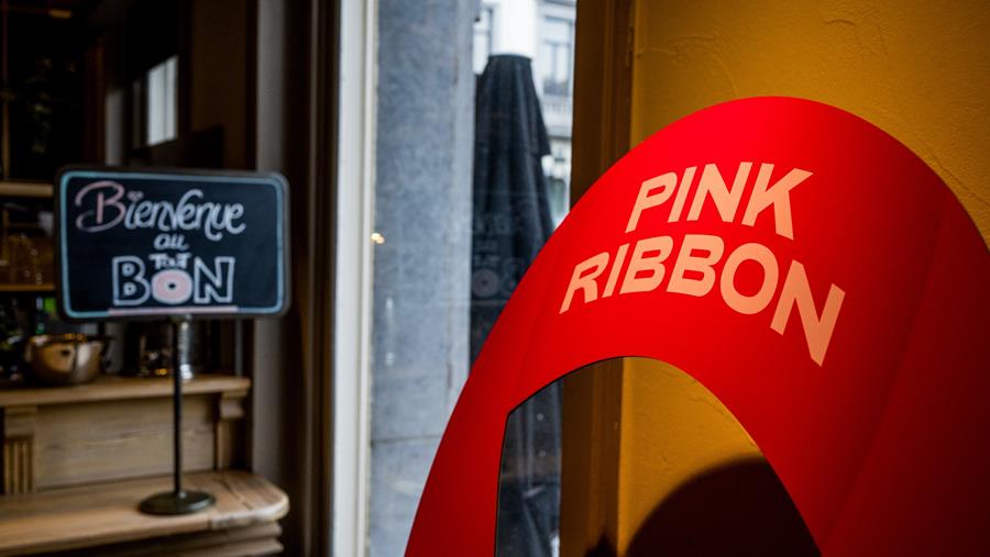 Cancer du sein : plus de 160.000 euros récoltés dans les bureaux de poste au profit de Pink Ribbon