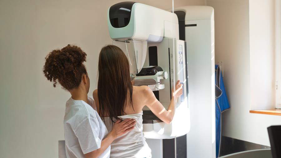 Vers une désescalade raisonnée de la surveillance mammographique après un cancer du sein ?