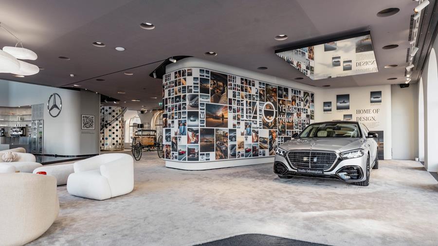 Mercedes-Benz viert een eeuw innovatie